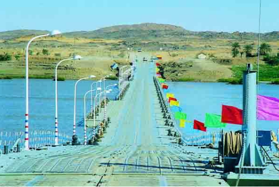 尼羅河上最大鋼結(jié)構(gòu)浮箱式浮橋