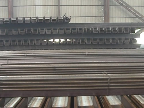 <a href=http://m.mtcshop.cn target=_blank class=infotextkey>新日鐵鋼板樁</a>卸船.jpg