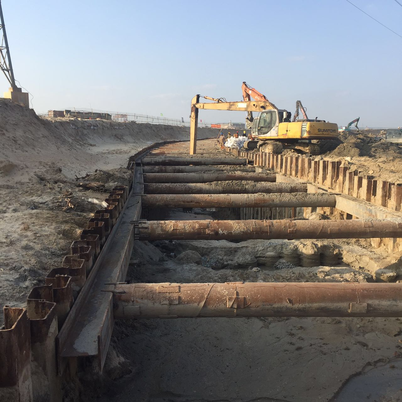 <strong> 鋼板樁施工四個階段的安全防護(hù)注意事項(xiàng)</strong>