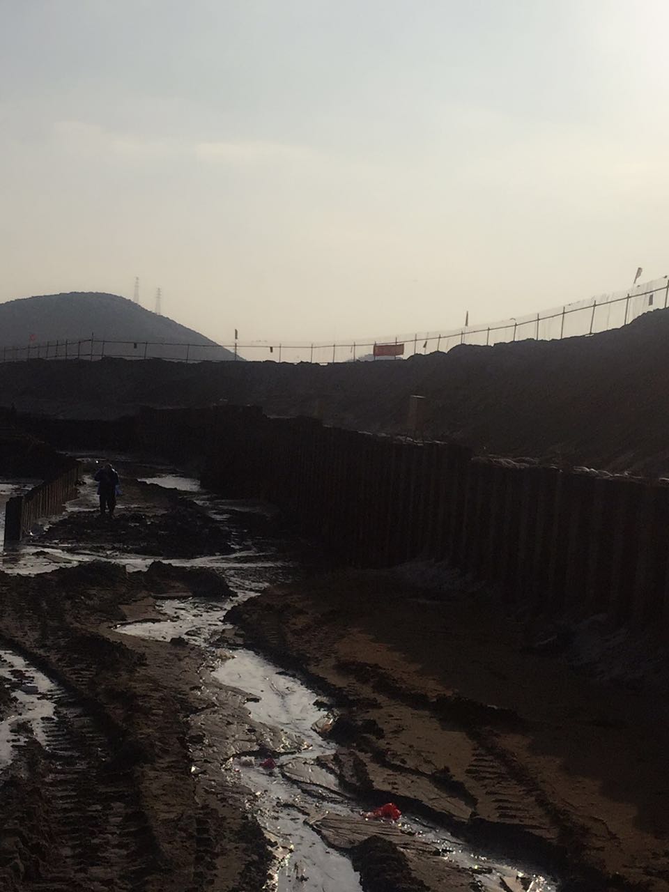  鋼板樁拔除不到位會造成嚴(yán)重的工業(yè)